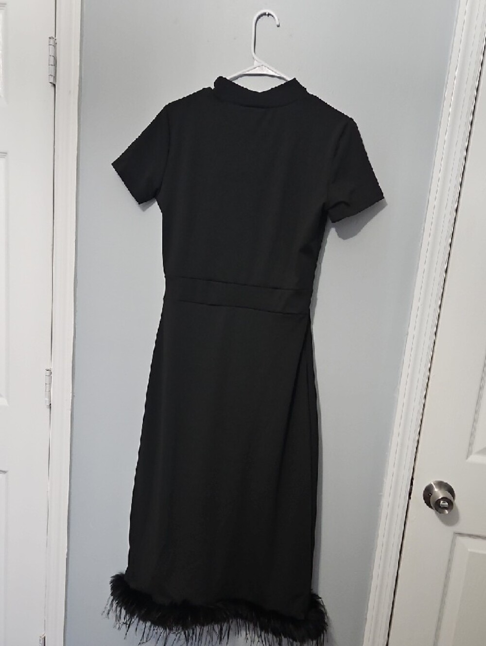 Classic Black Short-Sleeve Midi Dress with Feather Trim - Picture 2 of 3